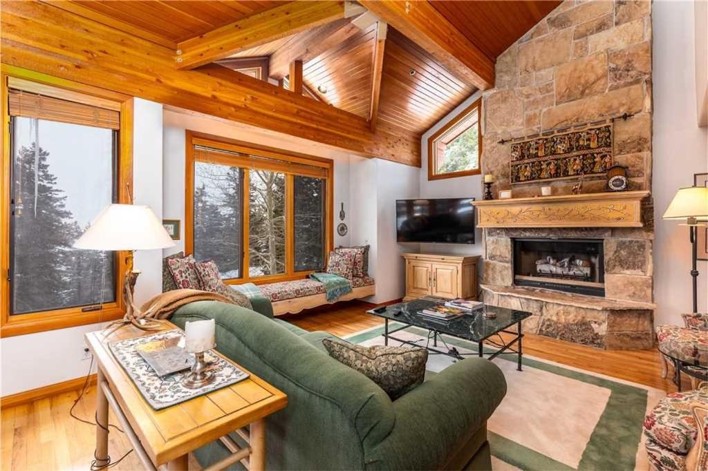 Popular attractions Area Nearby Property